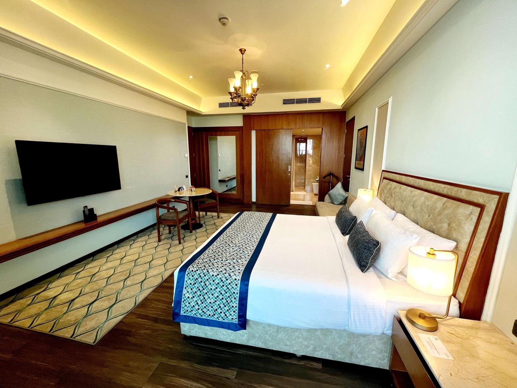Gift City Club, A Member Of Radisson Individuals Gandhinagar Eksteriør bilde
