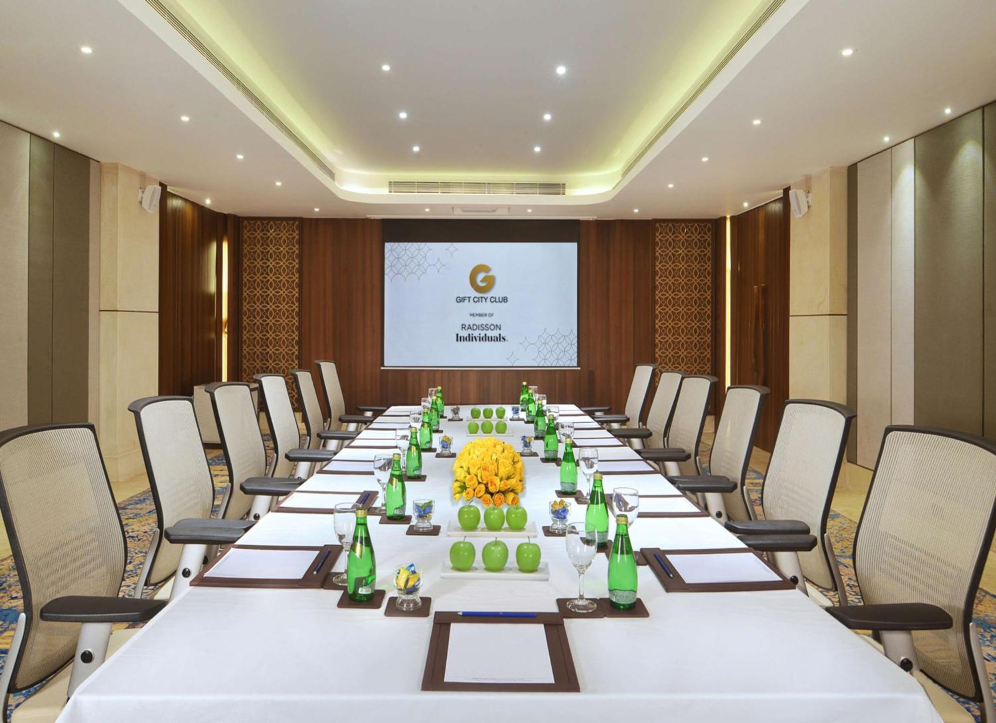 Gift City Club, A Member Of Radisson Individuals Gandhinagar Eksteriør bilde