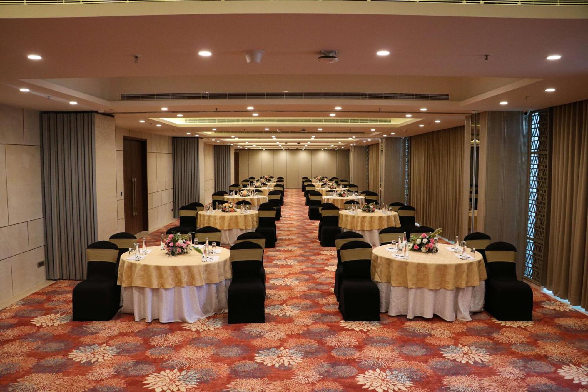Gift City Club, A Member Of Radisson Individuals Gandhinagar Eksteriør bilde