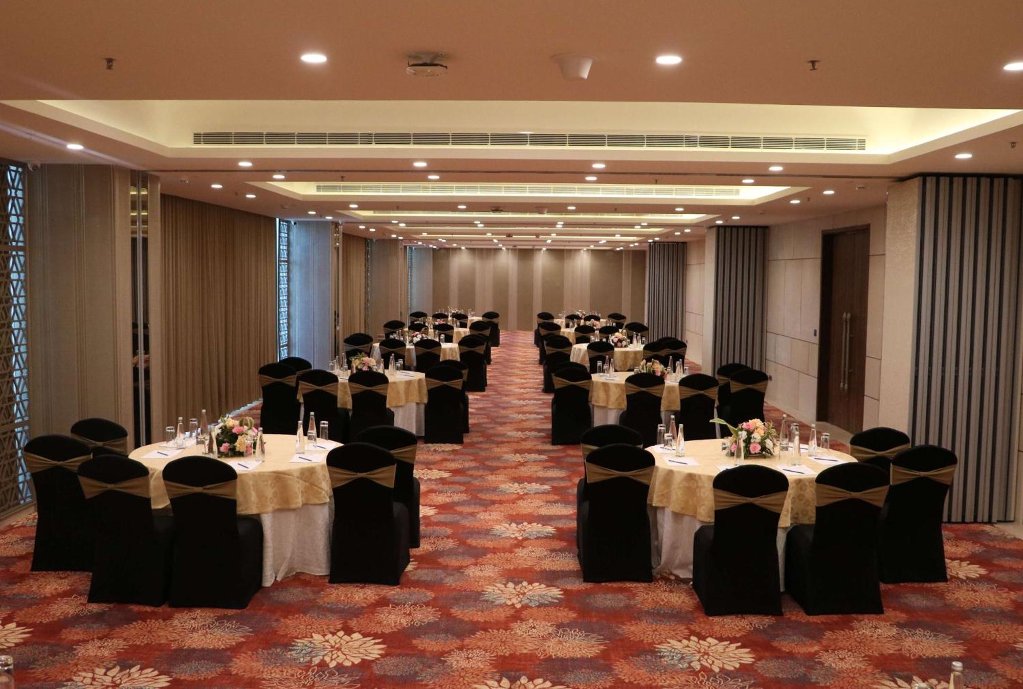 Gift City Club, A Member Of Radisson Individuals Gandhinagar Eksteriør bilde