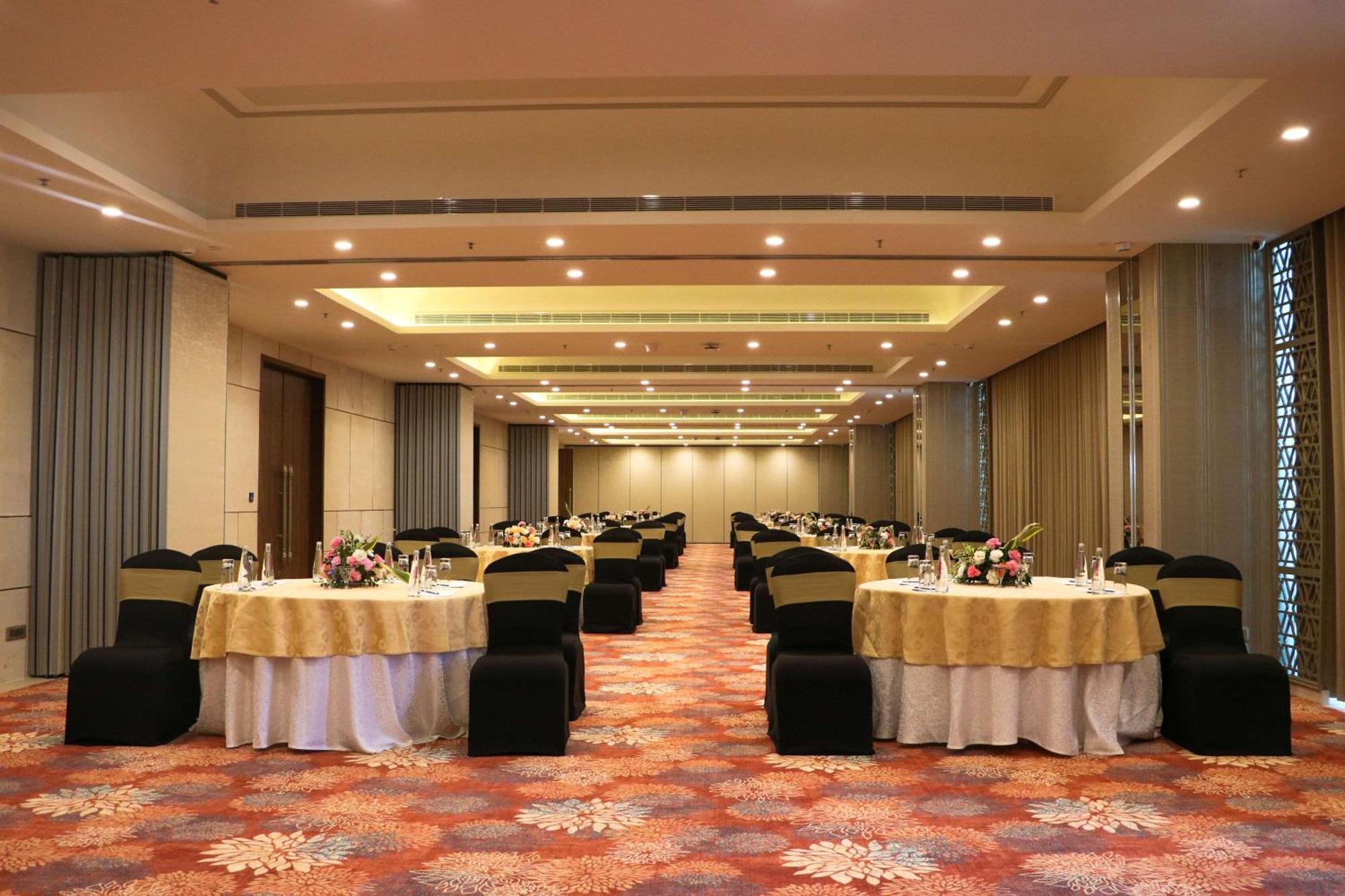 Gift City Club, A Member Of Radisson Individuals Gandhinagar Eksteriør bilde