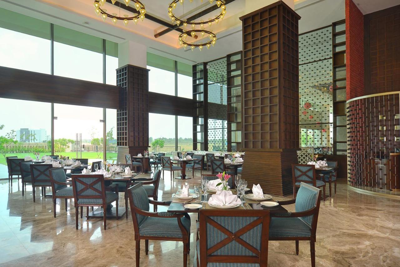 Gift City Club, A Member Of Radisson Individuals Gandhinagar Eksteriør bilde