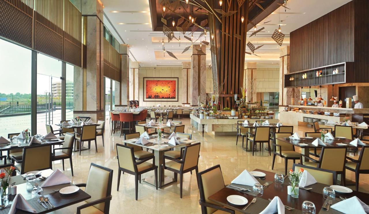 Gift City Club, A Member Of Radisson Individuals Gandhinagar Eksteriør bilde