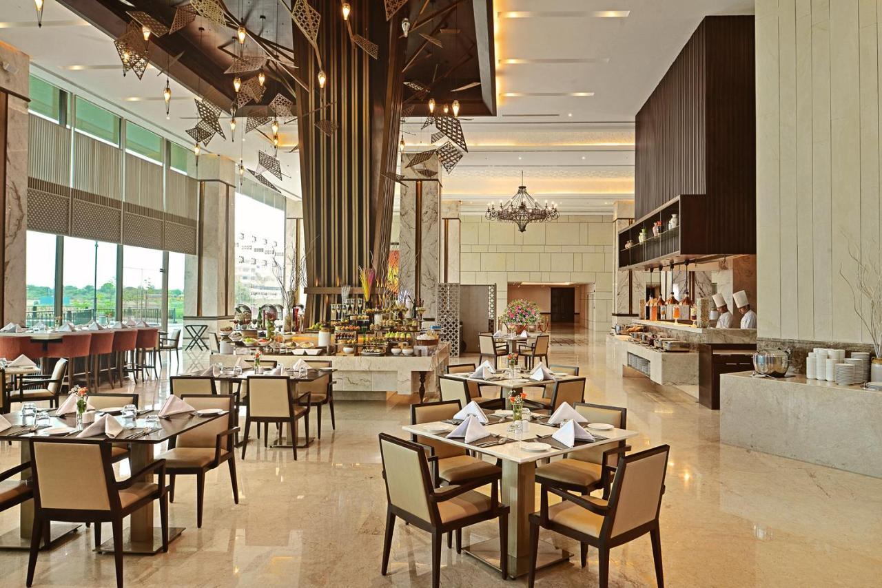 Gift City Club, A Member Of Radisson Individuals Gandhinagar Eksteriør bilde