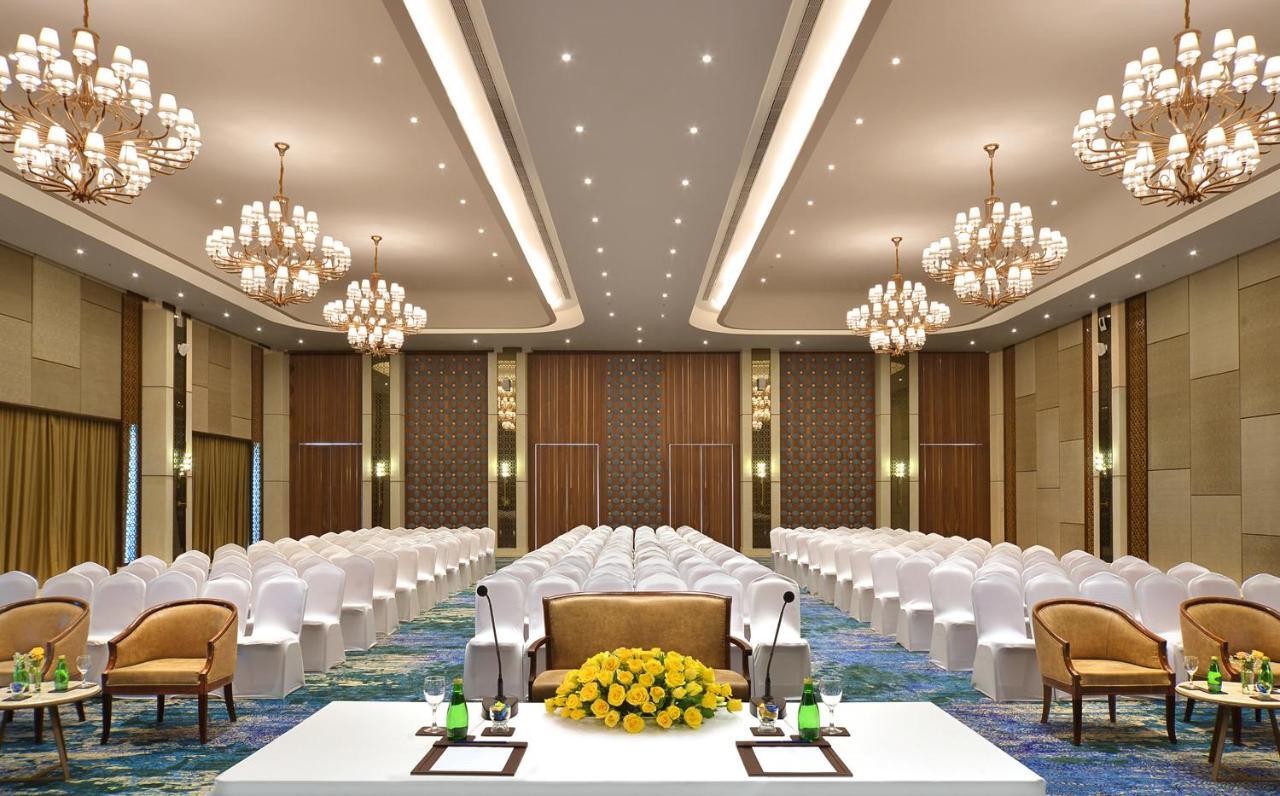 Gift City Club, A Member Of Radisson Individuals Gandhinagar Eksteriør bilde