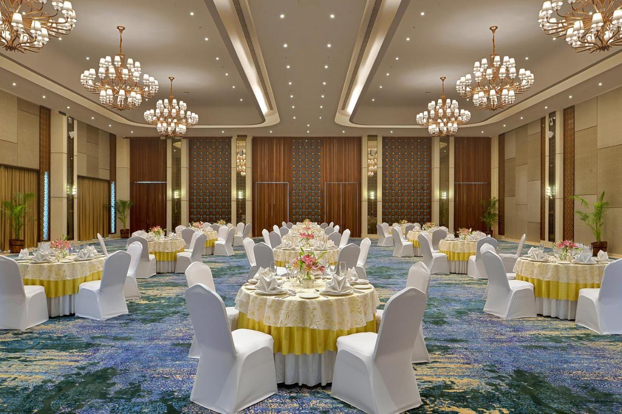Gift City Club, A Member Of Radisson Individuals Gandhinagar Eksteriør bilde
